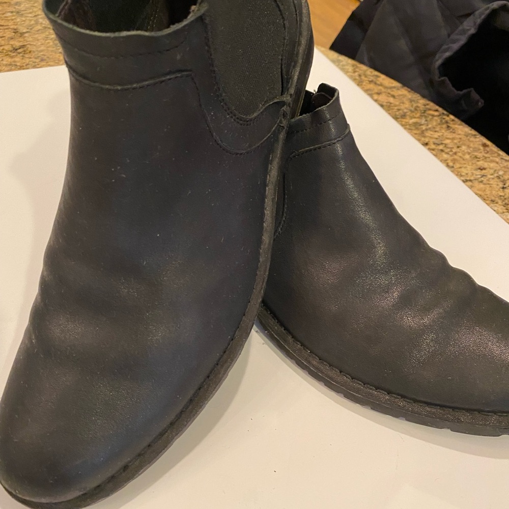 Men’s black leather boots